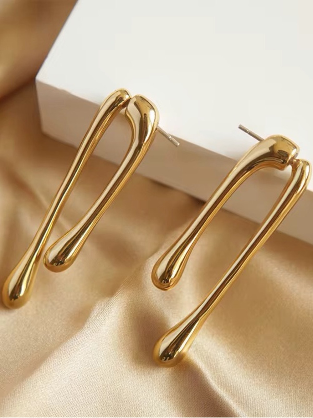 Modern Gold Sculptural Drop Earrings - Sleek Statement Jewelry - Y2K style